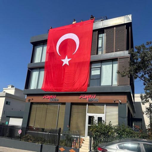 Türk Bayrakları, Gönder Bayrağı, Makam Bayrağı, Masa Bayrağı, Türk Bayrağı Rozetleri, Türk Bayrağı Baskılı Tişört, Türk Bayrağı Baskı, Türk Bayrağı  Fiyatları, Türk Bayrağı Satın al