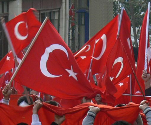 Türk Bayrakları, Gönder Bayrağı, Makam Bayrağı, Masa Bayrağı, Türk Bayrağı Rozetleri, Türk Bayrağı Baskılı Tişört, Türk Bayrağı Baskı, Türk Bayrağı  Fiyatları, Türk Bayrağı Satın Al, Sopalı Türk Bayrağı, Alpaka Kumaş Türk Bayrağı, Raşel Kumaş Türk Bayrağı, Sopalı Gösteri Bayrağı, Sopalı Kağıt Türk Bayrağı, Okul Süsleme Türk Bayrakları, Süsleme Türk Bayrakları, İpli Türk Bayrağı, İpli Üçgen Türk Bayrağı, Dizili Türk Bayrağı